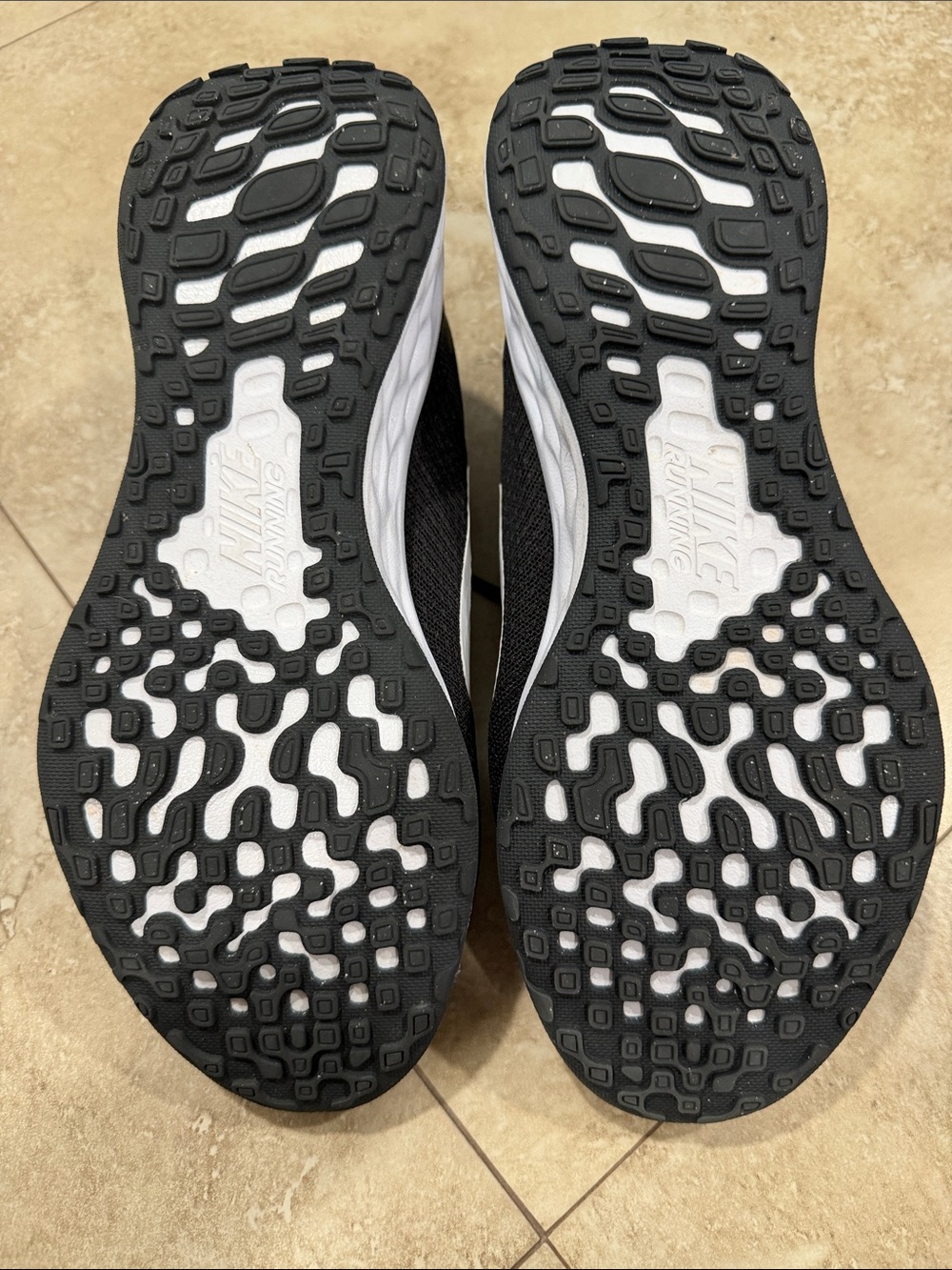 Nike DC9001-003 Running Shoes Women’s 8.5 Wide Black White Athletic Sneakers - Picture 5 of 6